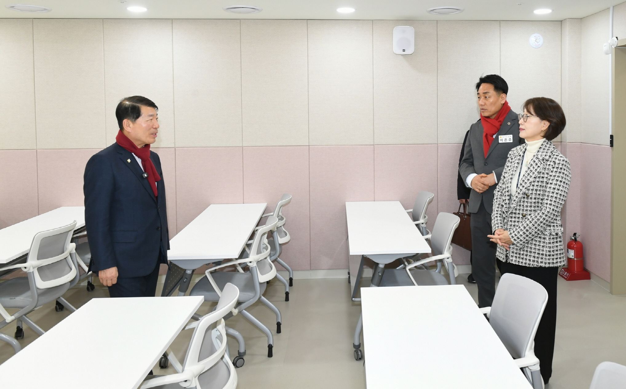 ▲수택건강생활지원센터 보건교육실을 둘러보고 있는 백경현 구리시장(6).JPG