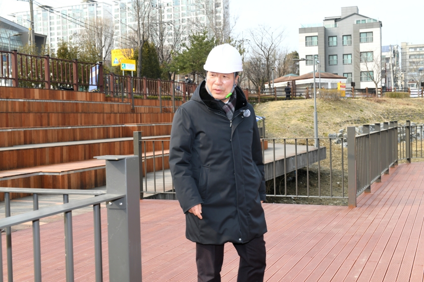 20260311 주요사업 현장방문 이문안호수공원 공사현장 (20).jpg
