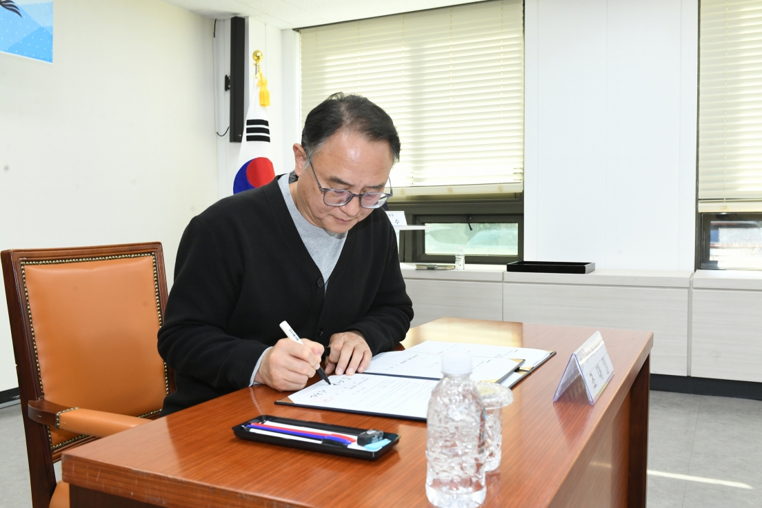 20261022 2026년 구리시-공무직노동조합 임금 및 단체협약식 (9).JPG