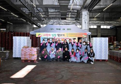 백경현 구리시장. 과일조합 우리끼리나눔회 후원단 및 수택3동 지역사회보장협의체 김장담그기 행사 참석 이미지