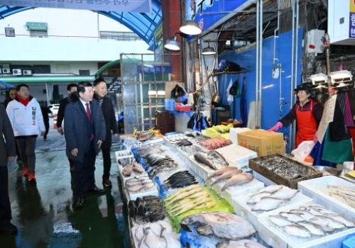 백경현 구리시장, 설맞이 ‘구리농수산물도매시장’ 방문 이미지