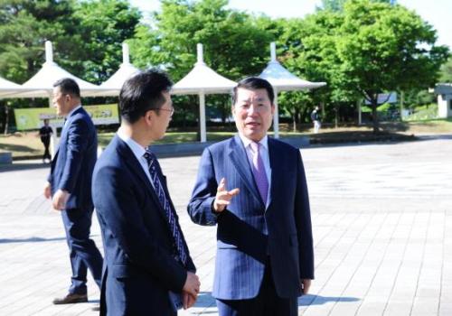 백경현 구리시장, ‘구리시종합사회복지관 노인일자리 참여자 문화활동’ 격려 이미지