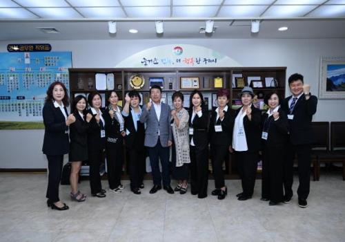 백경현 구리시장, 경로당 노래교실 자원봉사자 격려 이미지