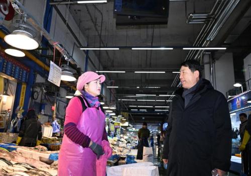 백경현 구리시장, 구리농수산물도매시장 장보기 행사 가져 이미지
