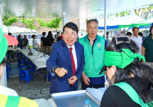 인창동 새마을 단체, ‘사랑의 바자회’ 열어 이미지