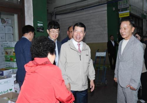구리시, 추석 맞이 구리농수산물도매시장 현장 방문 이미지