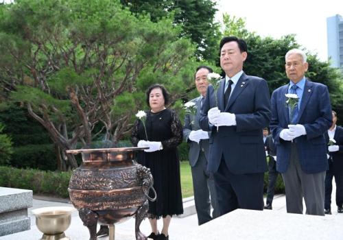 신동화 구리시장, 현충탑 참배로 민선 9기 첫 시정활동 시작 이미지