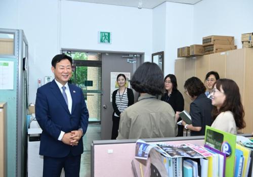 신동화 구리시장, 외청 현업부서 방문 격려 이미지