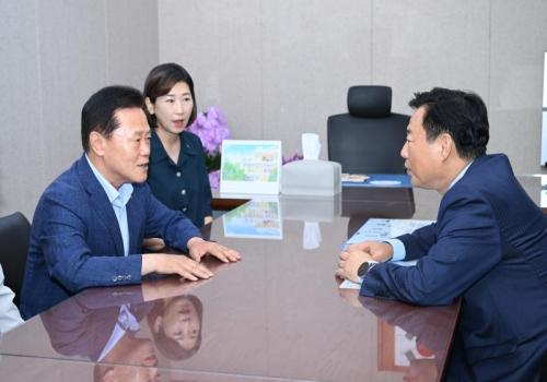 신동화 구리시장, 구리농협 최점수 조합장과 간담회 이미지