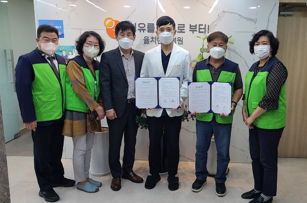 구리시 수택2동보장협의체, 율치한방병원과 이웃돕기 업무 협약 체결 이미지 2 - 본문에 자세한설명을 제공합니다.