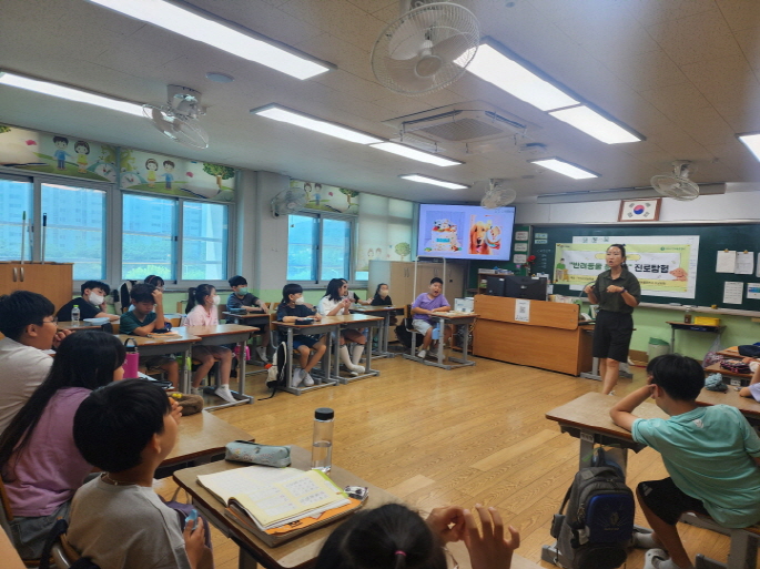 구리시, 초등학생 대상 「찾아가는 반려동물훈련사 진로탐험」운영 이미지 2 - 본문에 자세한설명을 제공합니다.
