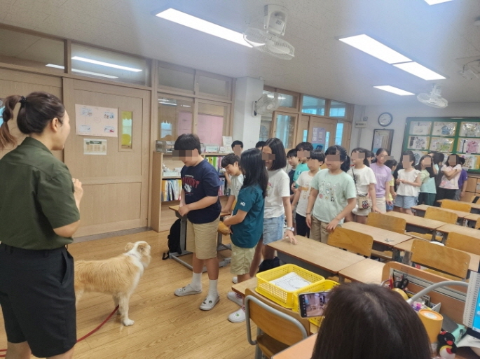 구리시, 초등학생 대상 「찾아가는 반려동물훈련사 진로탐험」운영 이미지 3 - 본문에 자세한설명을 제공합니다.