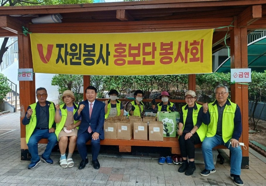 구리시 수택2동, 자원봉사홍보단봉사회와 함께하는 추석 맞이 사랑 나눔 이미지 2 - 본문에 자세한설명을 제공합니다.