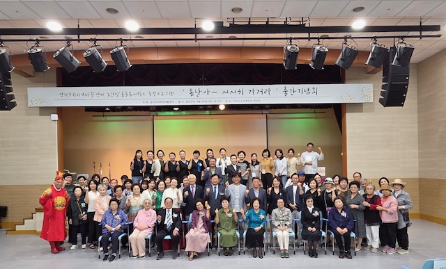 구리 어르신들의 삶을 책으로…  『봄날아, 서서히 가거라』 출간기념회 열려 이미지 2 - 본문에 자세한설명을 제공합니다.