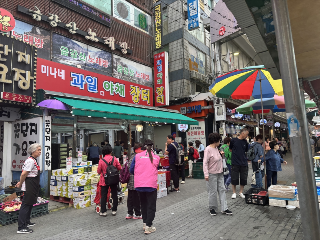 구리시, 이웃을 살피는 따뜻한 발걸음…  복지 사각지대 발굴 합동 캠페인 실시 이미지 3 - 본문에 자세한설명을 제공합니다.