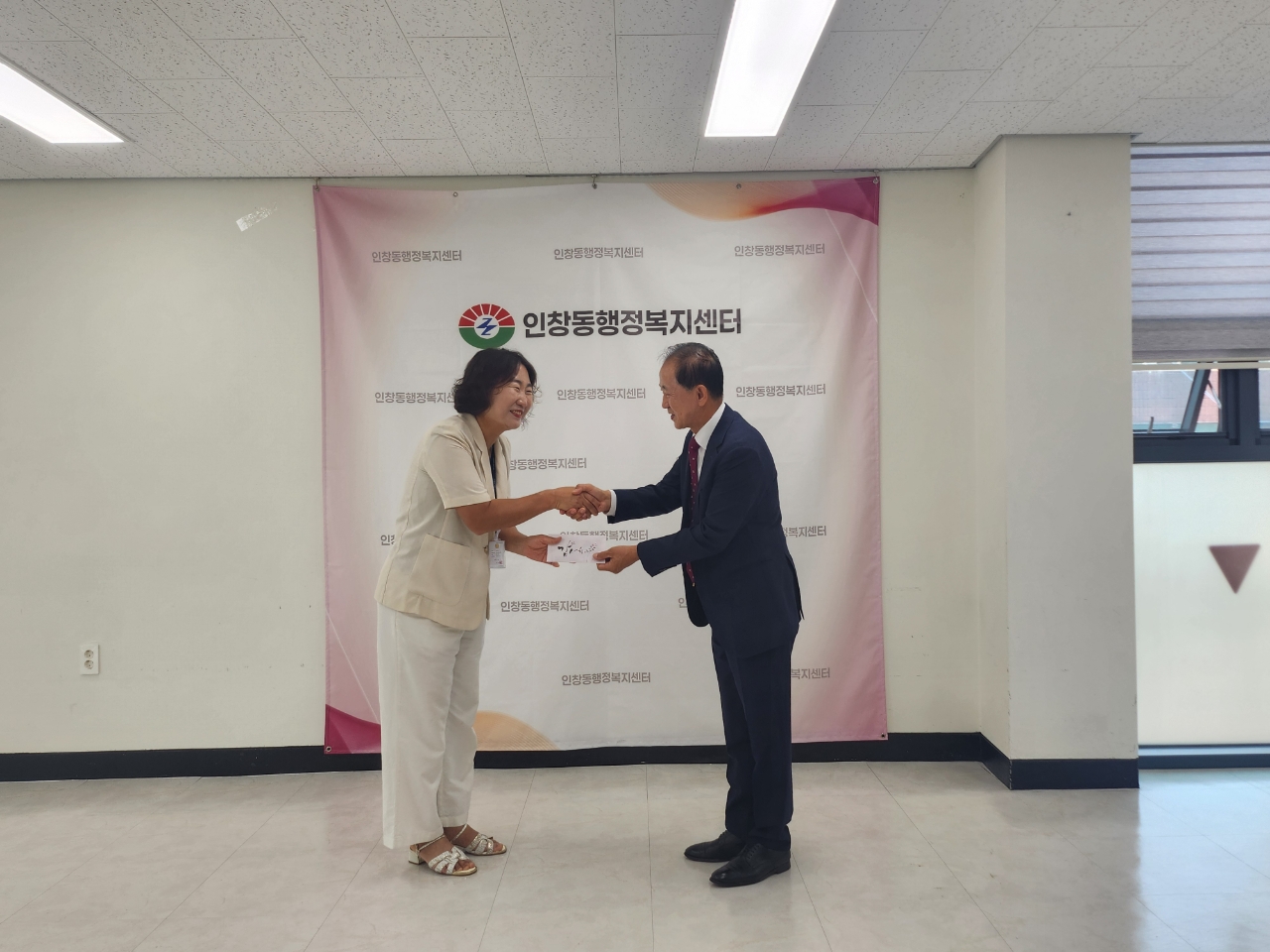 “따뜻한 나눔과 축제 지원”…  구리시 인창동에 새마을 역대 회장단 후원 이어져 이미지 2 - 본문에 자세한설명을 제공합니다.