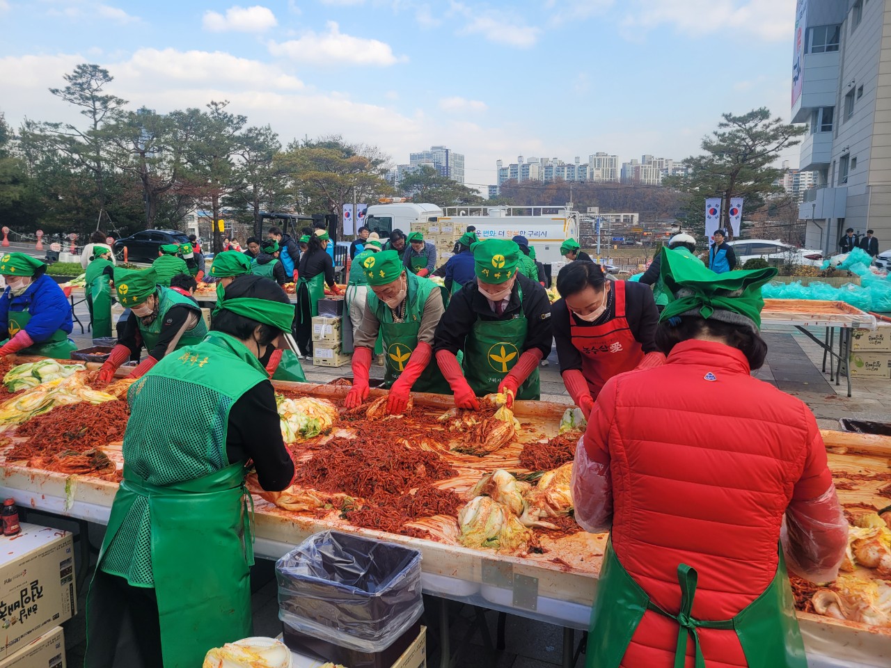 구리시새마을회,‘2025년 사랑의 김장 나누기’전개 이미지 2 - 본문에 자세한설명을 제공합니다.