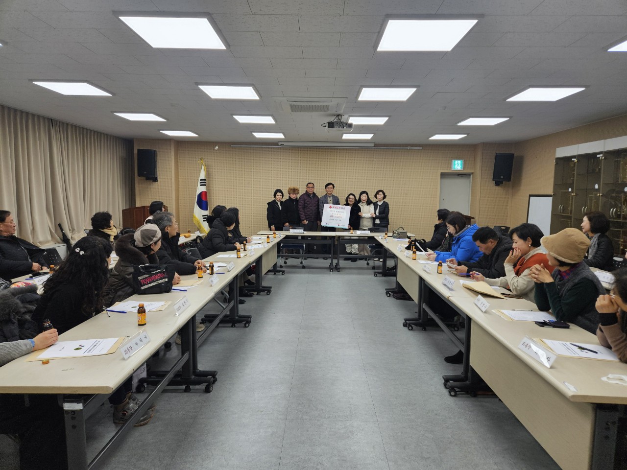 구리시 수택1동 통장협의회,  연말연시 취약계층 이웃돕기 성금 후원 이미지 2 - 본문에 자세한설명을 제공합니다.