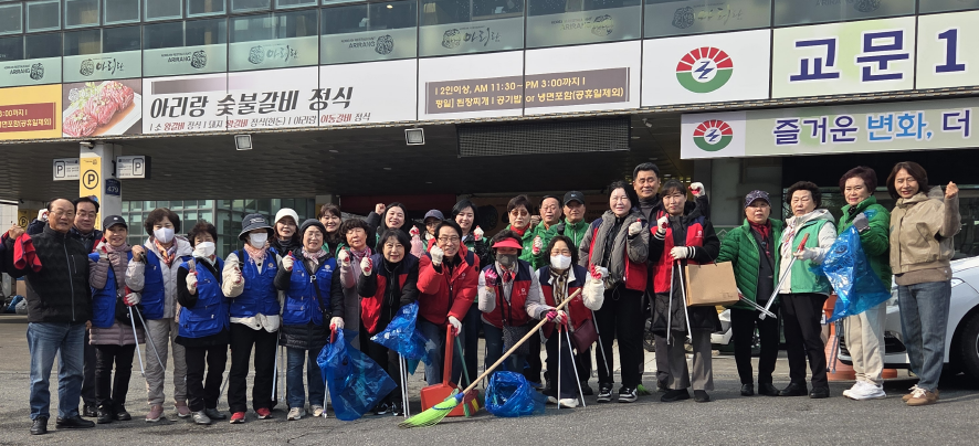 구리시 교문1동, 봄맞이 ‘클린구리’ 환경정화 활동 실시 이미지 2 - 본문에 자세한설명을 제공합니다.
