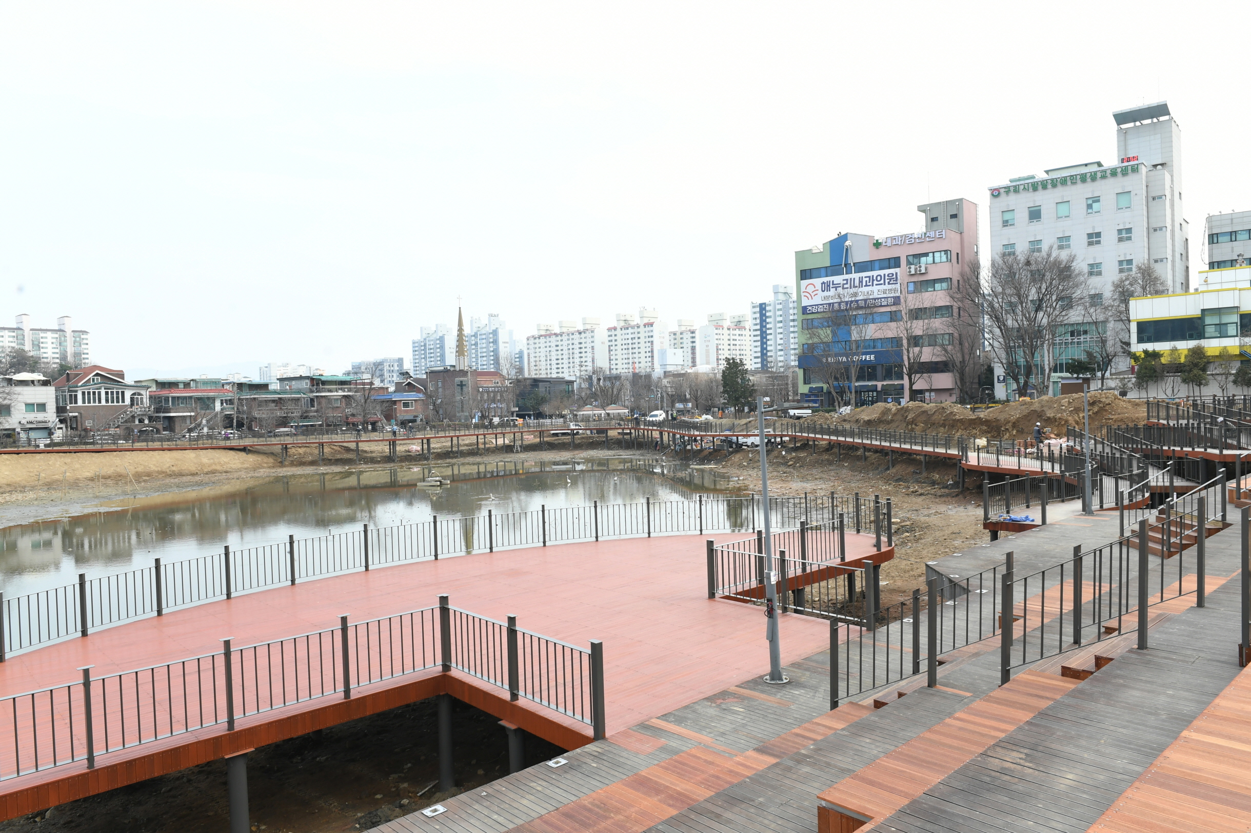 구리시 이문안호수공원 현장 점검… 시민 중심의 힐링 공간 조성 이미지 4 - 본문에 자세한설명을 제공합니다.