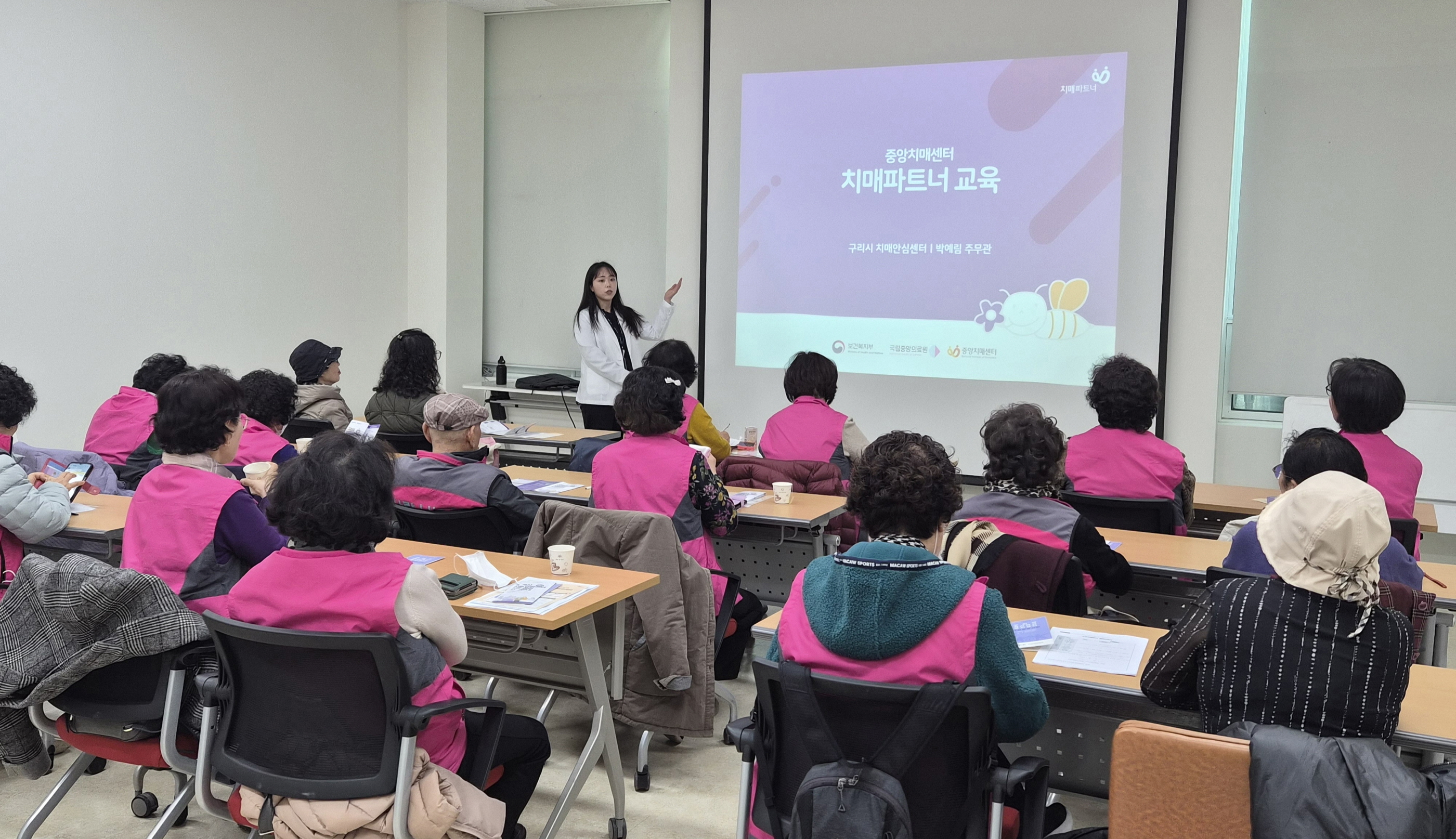 구리시, 지역사회 자원봉사자 대상 치매사업 역량강화 교육 실시 이미지 2 - 본문에 자세한설명을 제공합니다.