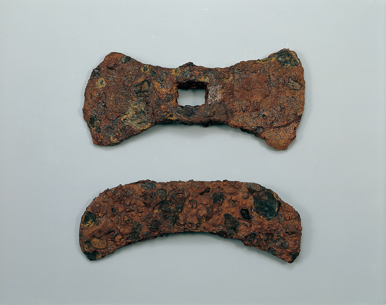 아차산4보루 출토유물 도끼 월형부 이미지 1 - 본문에 자세한설명을 제공합니다.