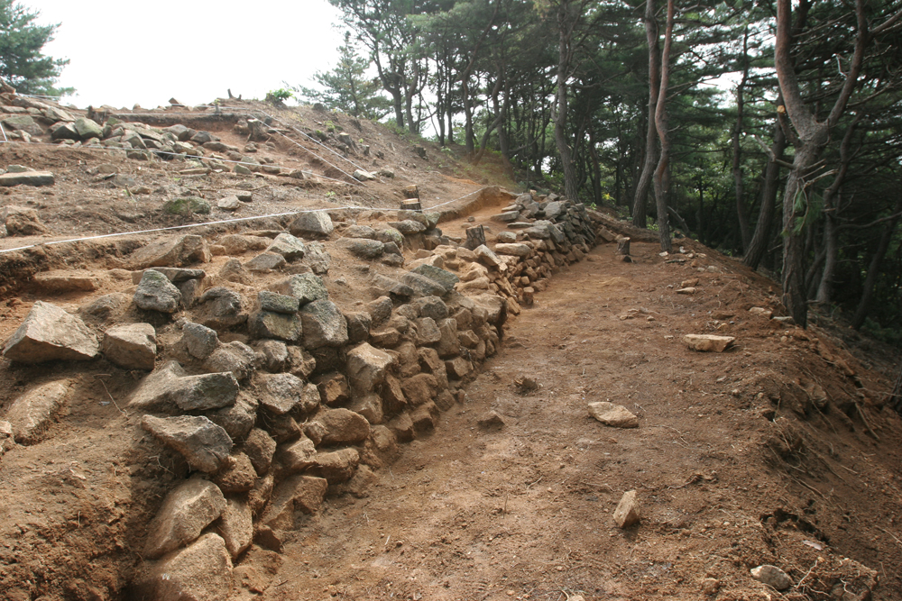 아차산3보루 서쪽성벽 북에서 이미지 1 - 본문에 자세한설명을 제공합니다.