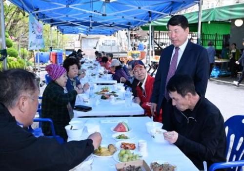 구리시 교문1동 새마을부녀회, 독거어르신 생신상 차려드리기 행사 개최 이미지