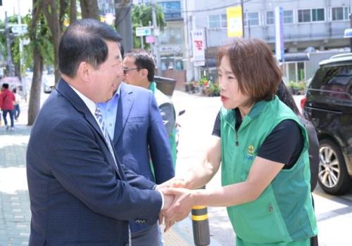 구리시 인창동 새마을부녀회, 사랑의 봄 바자회 개최 이미지