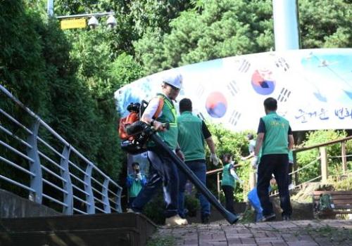 새마을지도자 구리시협의회, 환경정화 활동 전개 이미지