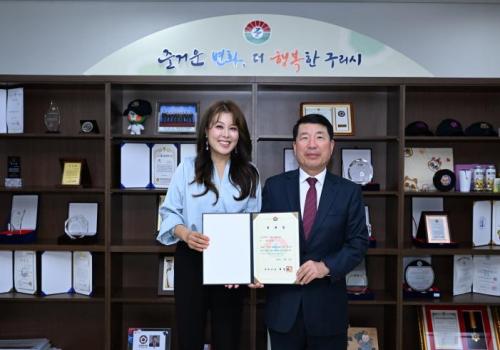구리시, 뮤지컬 배우 홍지민 씨 홍보대사 위촉 이미지