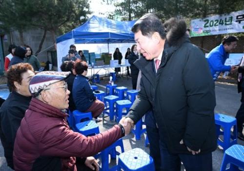 백경현 구리시장, 장애인근로복지센터 무료나눔바자회 및 척사대회 참석 이미지