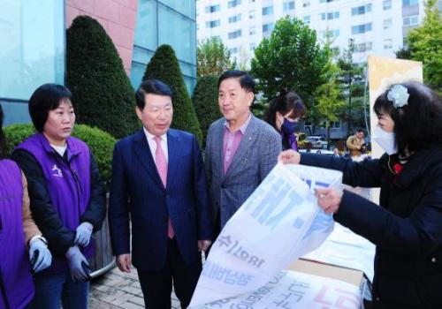 구리시 수택3동새마을부녀회, 사랑의 바자회 개최 이미지