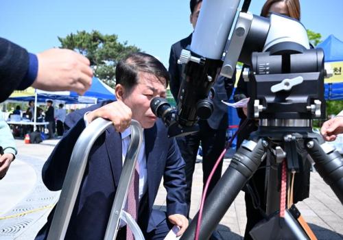 구리시, ‘책은 우주’ 주제로 제3회 책의 날 행사 성료 이미지