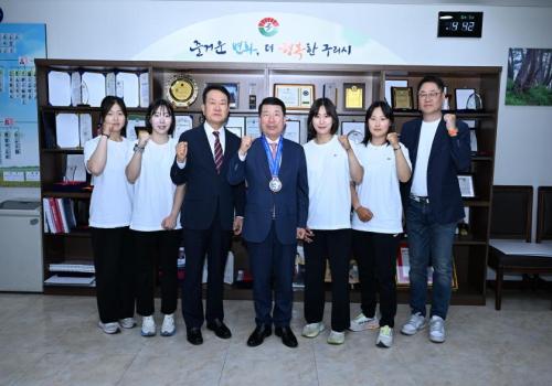 아시아선수권대회 동메달 시청 카누부 변은정 선수 격려 이미지