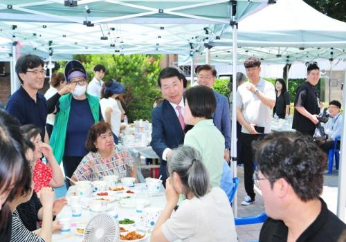 수택1동 새마을부녀회ㆍ새마을지도자 불우이웃돕기 사랑의 바자회 이미지