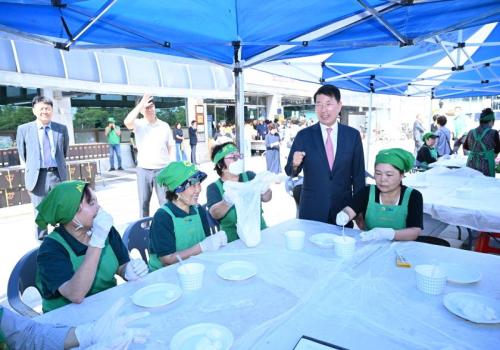 새마을회 사랑의 송편나누기 및 김 전달식 이미지