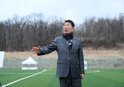 백경현 구리시장, 국군구리병원 축구장 운영 현황 점검 이미지