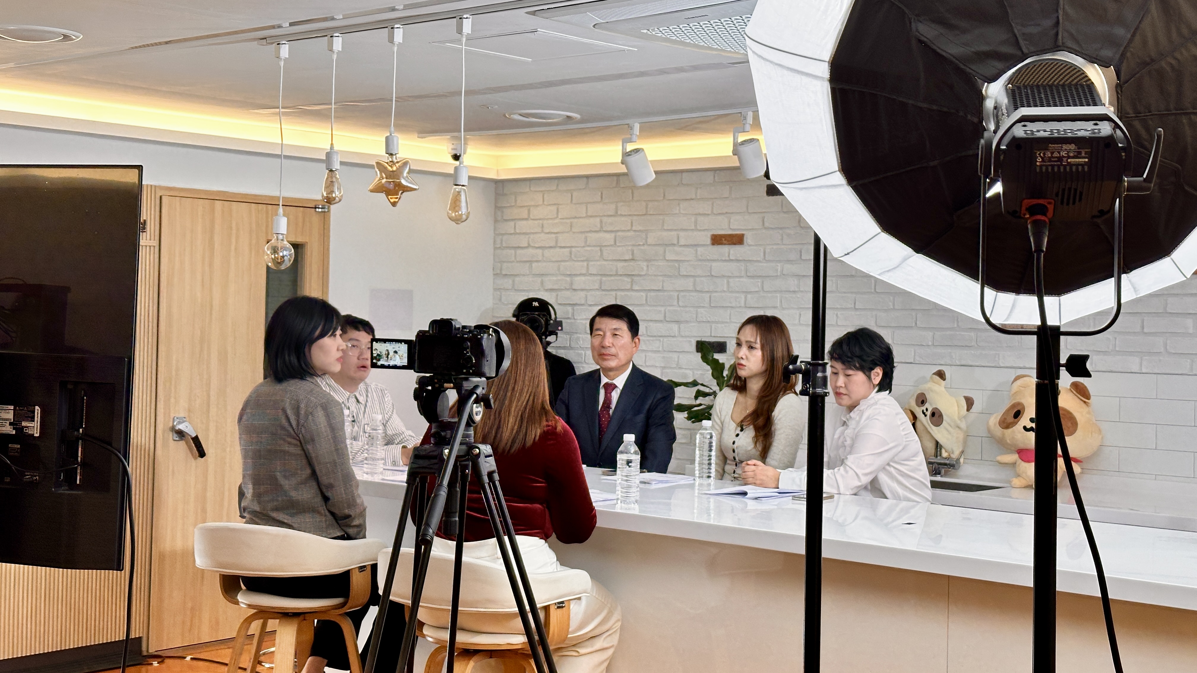 구리 공식 유튜브 "구리비전-아재의 참견" 녹화 이미지 1 - 본문에 자세한설명을 제공합니다.