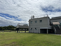 공원 잔디밭 이미지