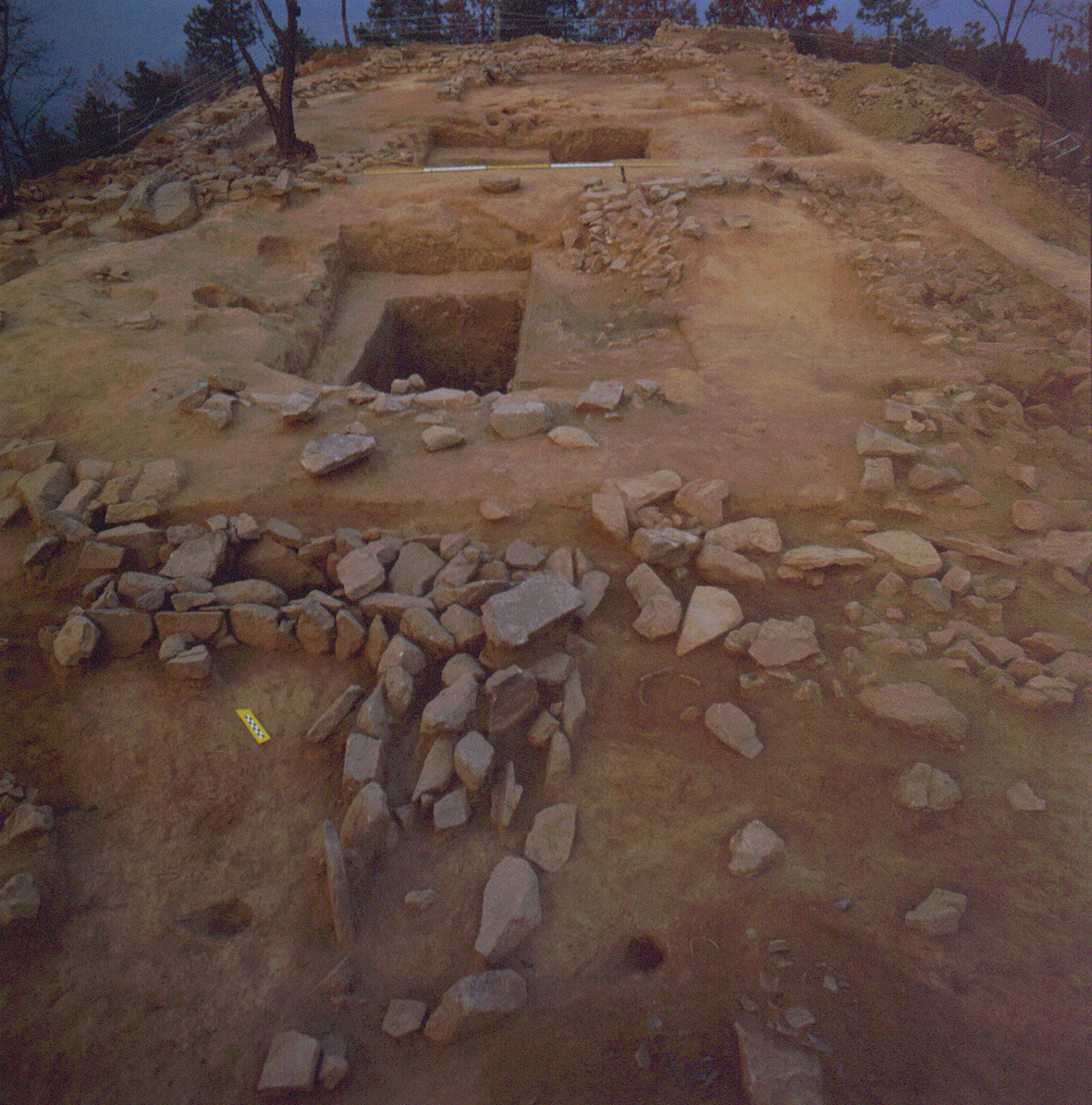 아차산4보루 건물지 이미지 1 - 본문에 자세한설명을 제공합니다.