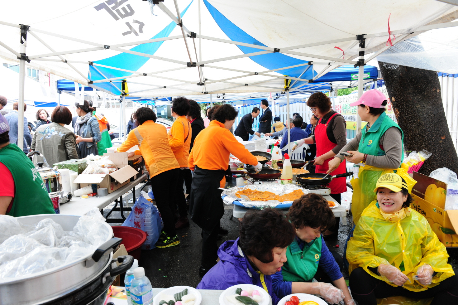 구리시 수택2동 새마을부녀회 ‘사랑의 바자회’ 개최 이미지 1 - 본문에 자세한설명을 제공합니다.