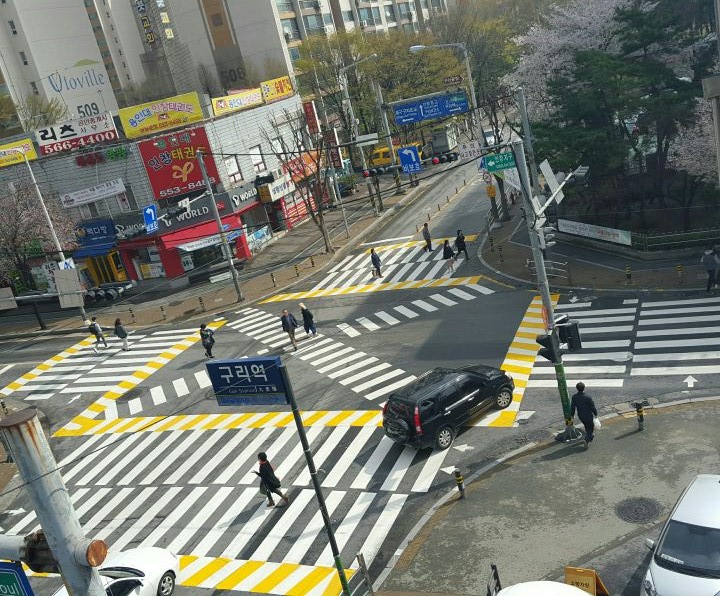 구리시, 차보다 사람이 먼저 ‘대각선 횡단보도’ 설치 이미지 1 - 본문에 자세한설명을 제공합니다.