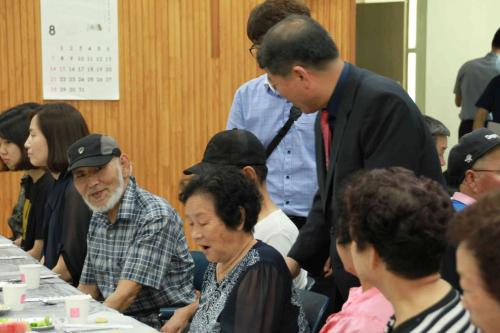 동구동 새마을 부녀회 어르신삼계탕 대접 이미지