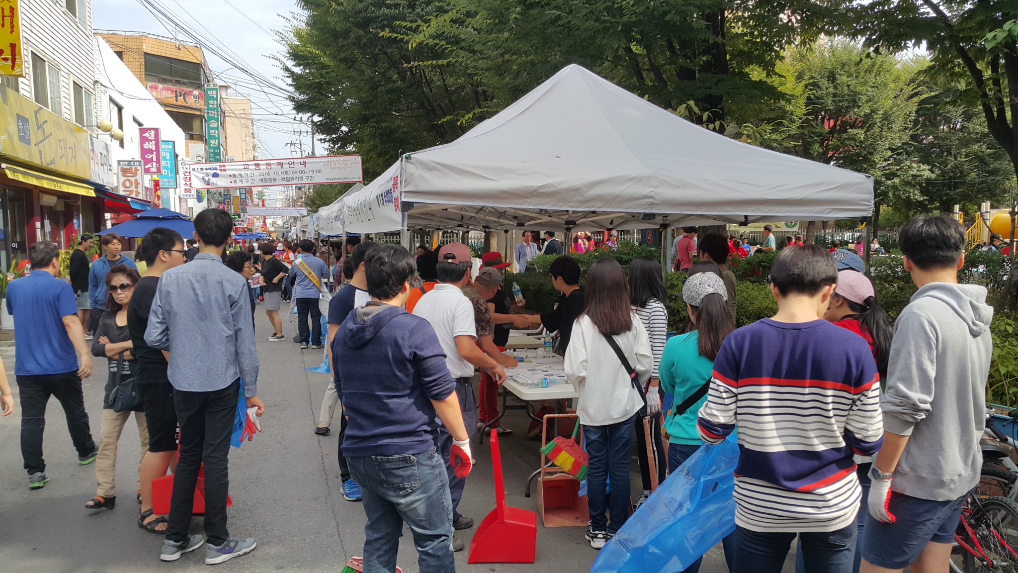 구리시 수택2동 제1회 골목축제 ‘주민화합 한마당 성료’  이미지 2 - 본문에 자세한설명을 제공합니다.