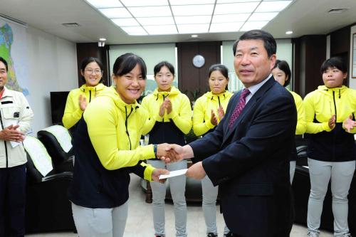 전국체전 출전 구리여고 카누부 격려 이미지