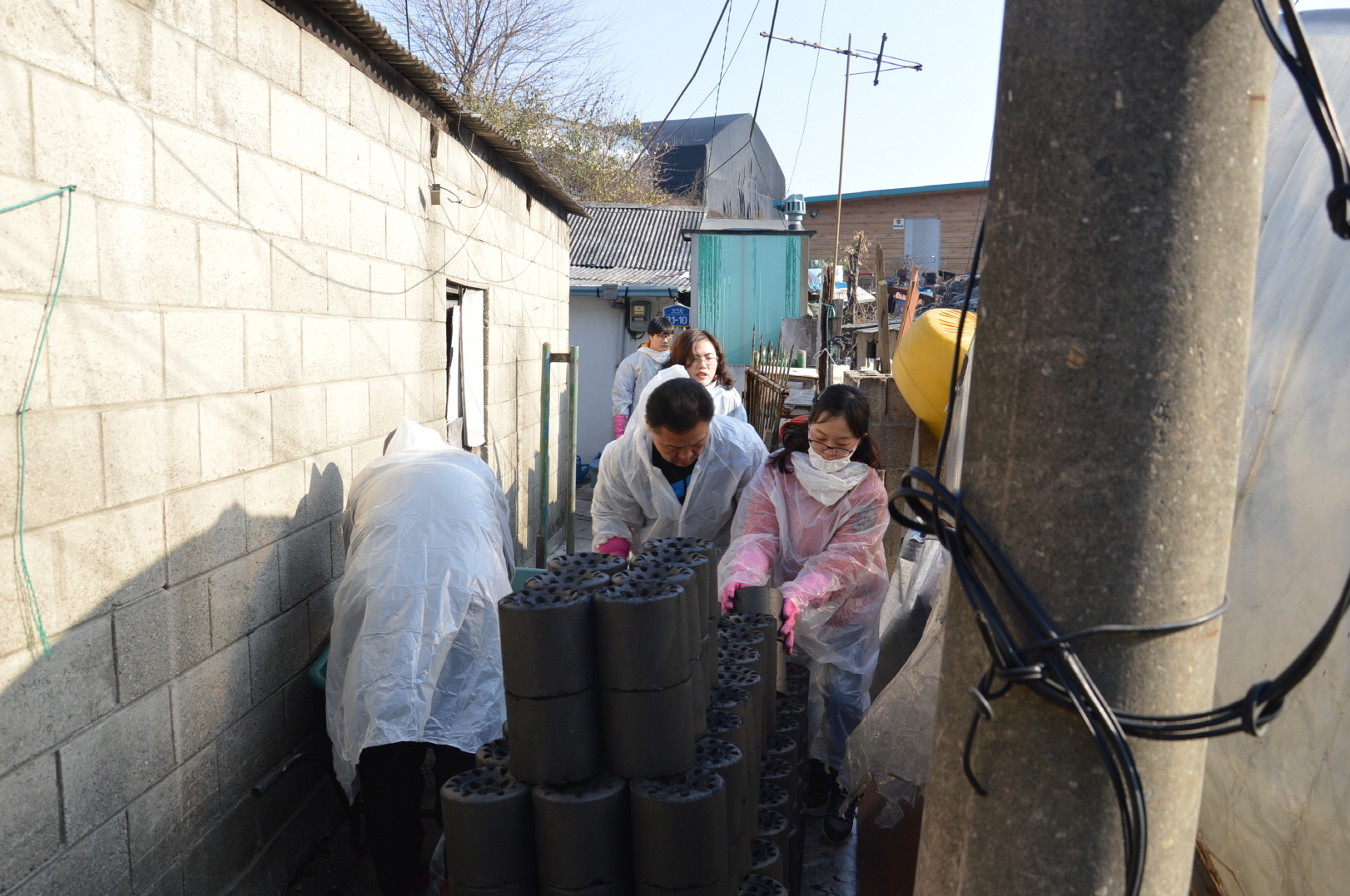 구리시 공직자 ‘사랑나눔 자원봉사 앞장’ 시민의 삶 행복도시 구현 이미지 1 - 본문에 자세한설명을 제공합니다.