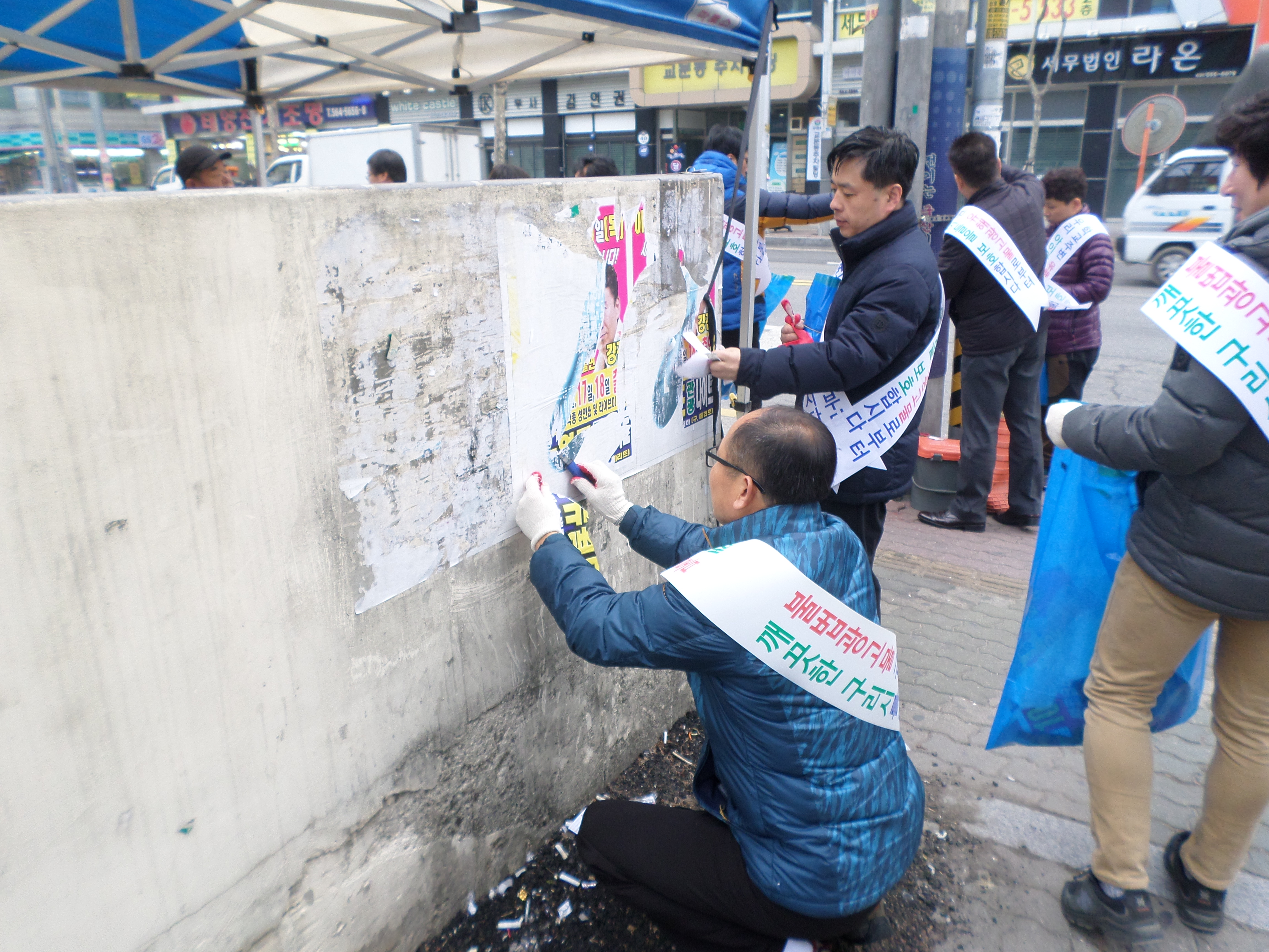 구리시 도시미관 헤치는 ‘불법광고물 수거보상제’ 실시 이미지 2 - 본문에 자세한설명을 제공합니다.