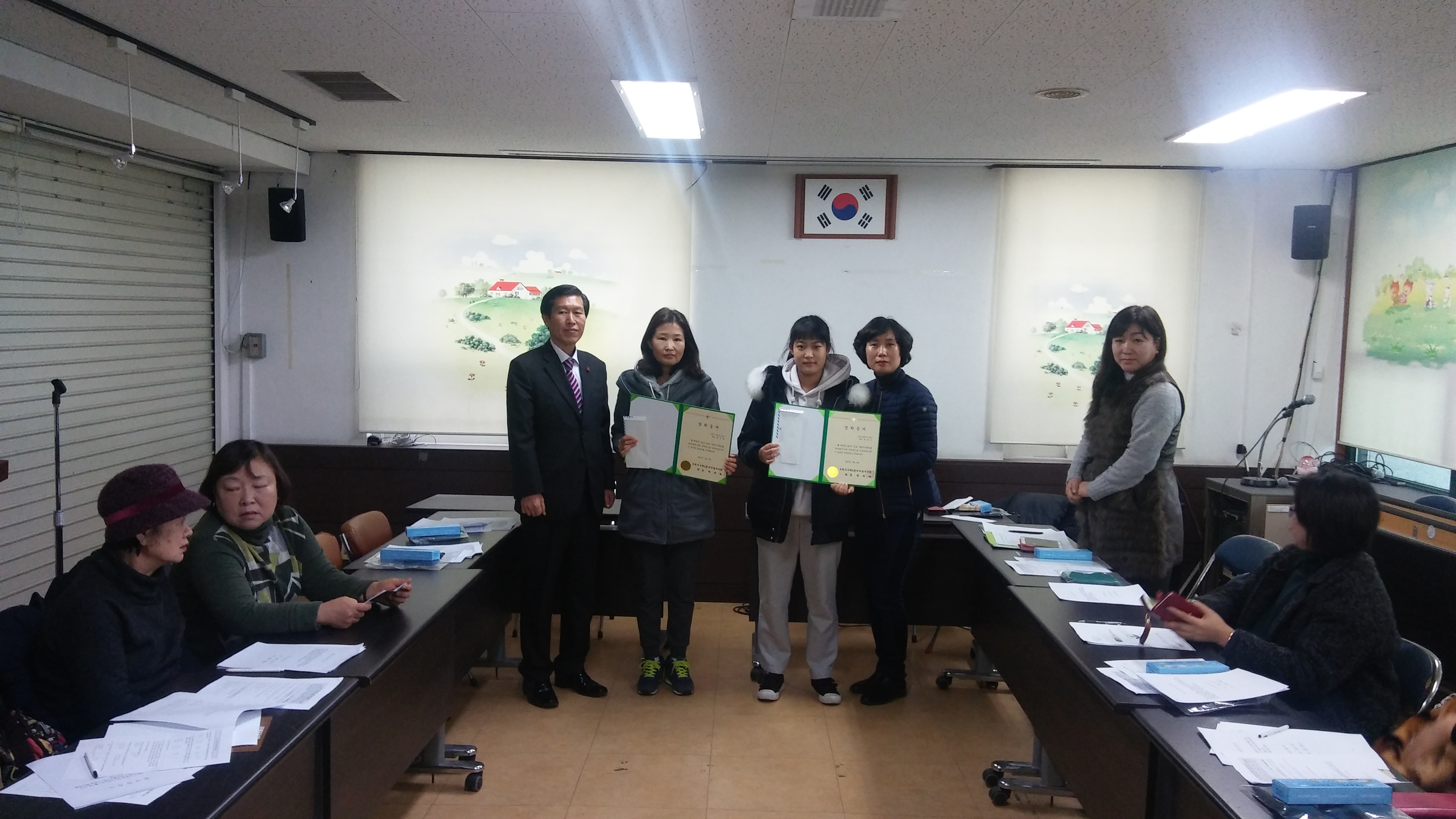 구리시 수택2동 새마을부녀회 신입생 교복장학금 후원 이미지 1 - 본문에 자세한설명을 제공합니다.