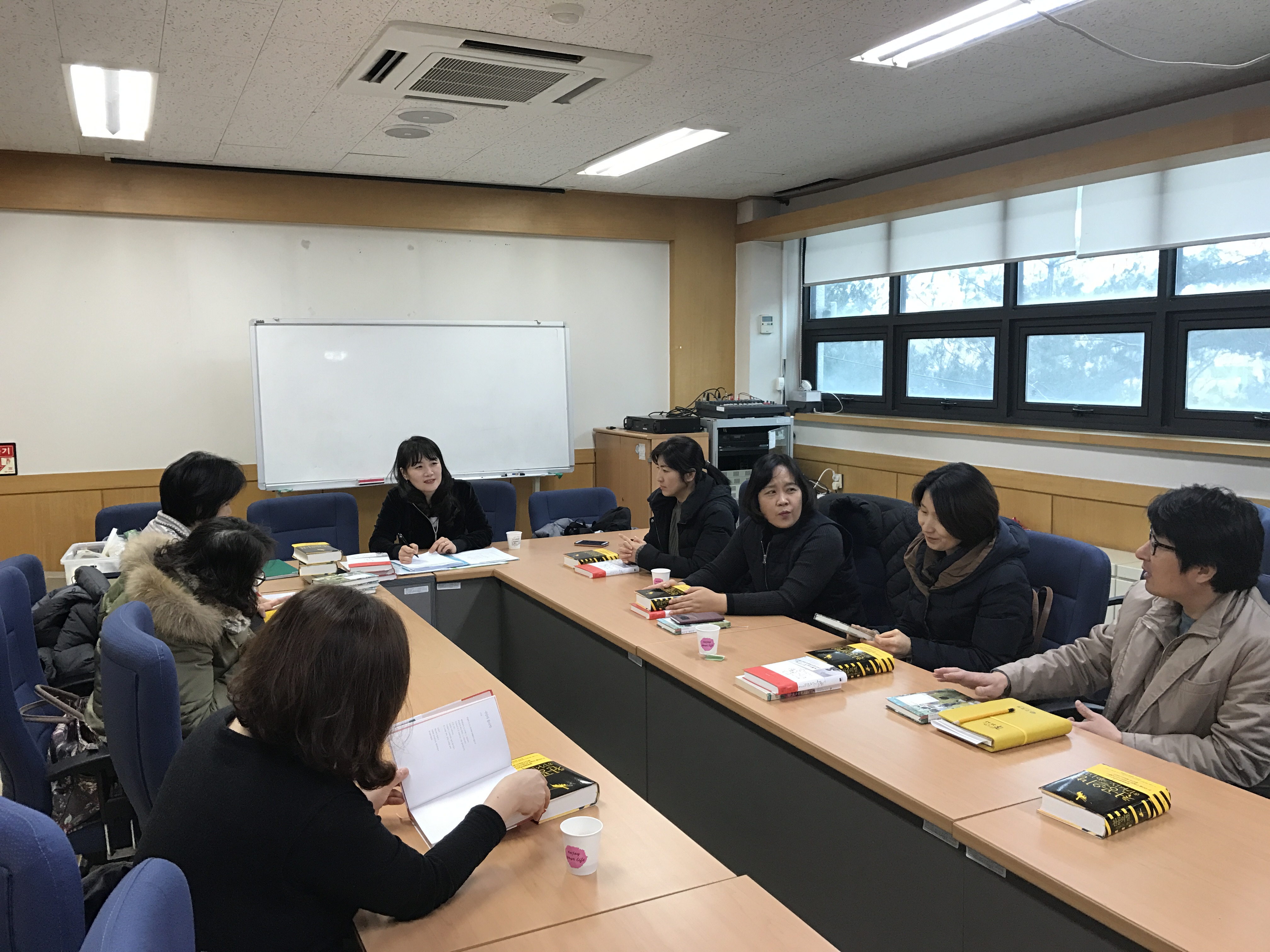 구리시 교문2동주민자치센터 독서동아리 ‘책나래’ 호응 이미지 1 - 본문에 자세한설명을 제공합니다.